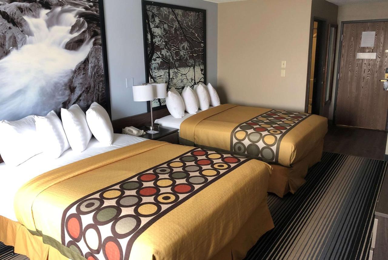 Super 8 By Wyndham Airport