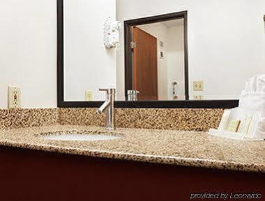 Super 8 By Wyndham Airport Hotel 2*