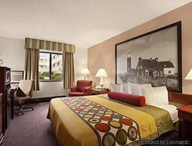 Super 8 By Wyndham Airport Milwaukee