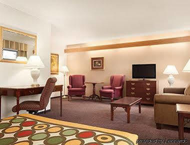 Super 8 By Wyndham Airport Hotel 2*