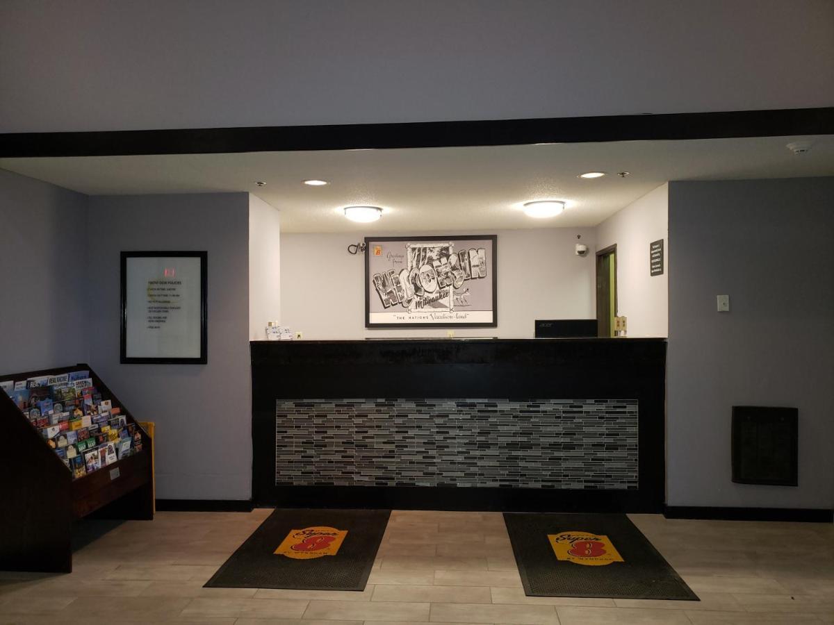 Super 8 By Wyndham Airport Hotel 2*